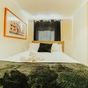 https://luxury-riverview-2bed-apt-sleep-6-guests-5-mins-from.brighton-hotels-england.com