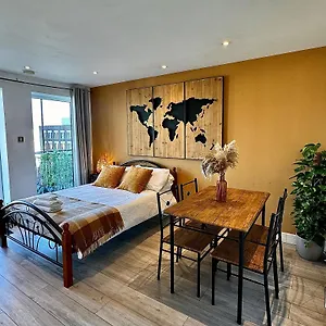 https://entire-flat-with-balcony-and-car-parking.brighton-hotels-england.com